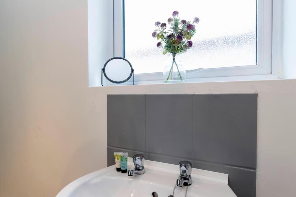 Town Centre & All The Comforts! Guisborough Exterior photo