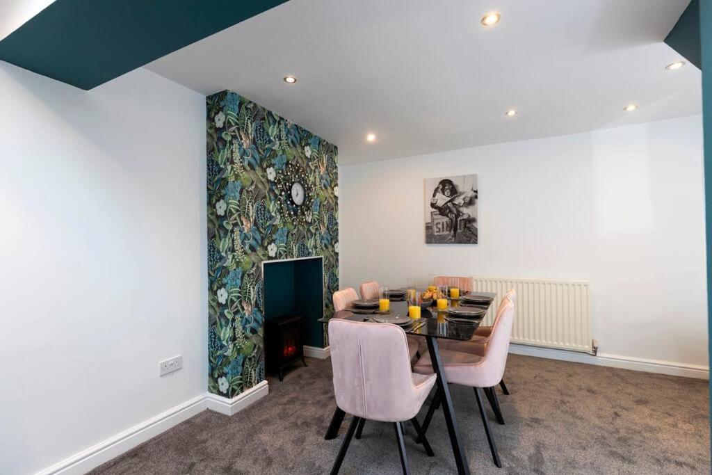 Town Centre & All The Comforts! Guisborough Exterior photo