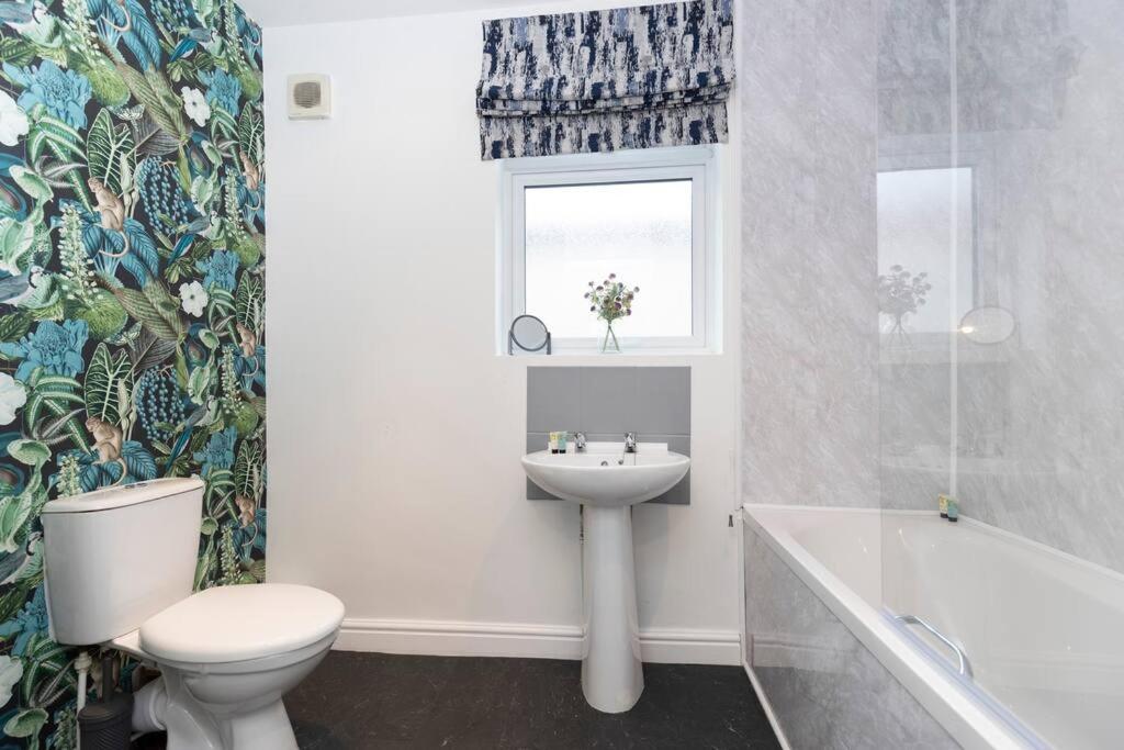 Town Centre & All The Comforts! Guisborough Exterior photo