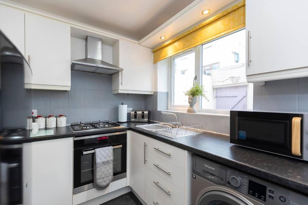 Town Centre & All The Comforts! Guisborough Exterior photo